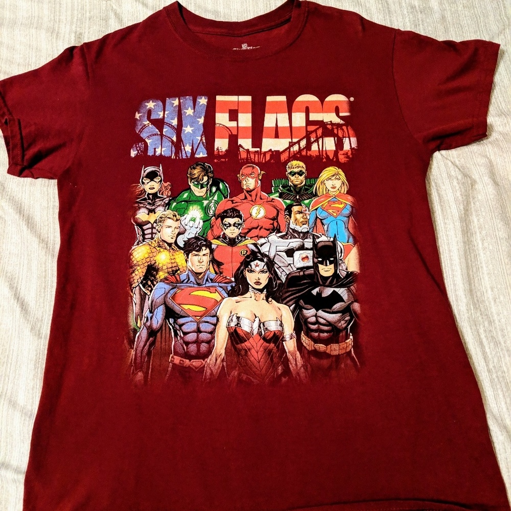 ✳️ REDUCED✳️Six Flags Justice League Tee